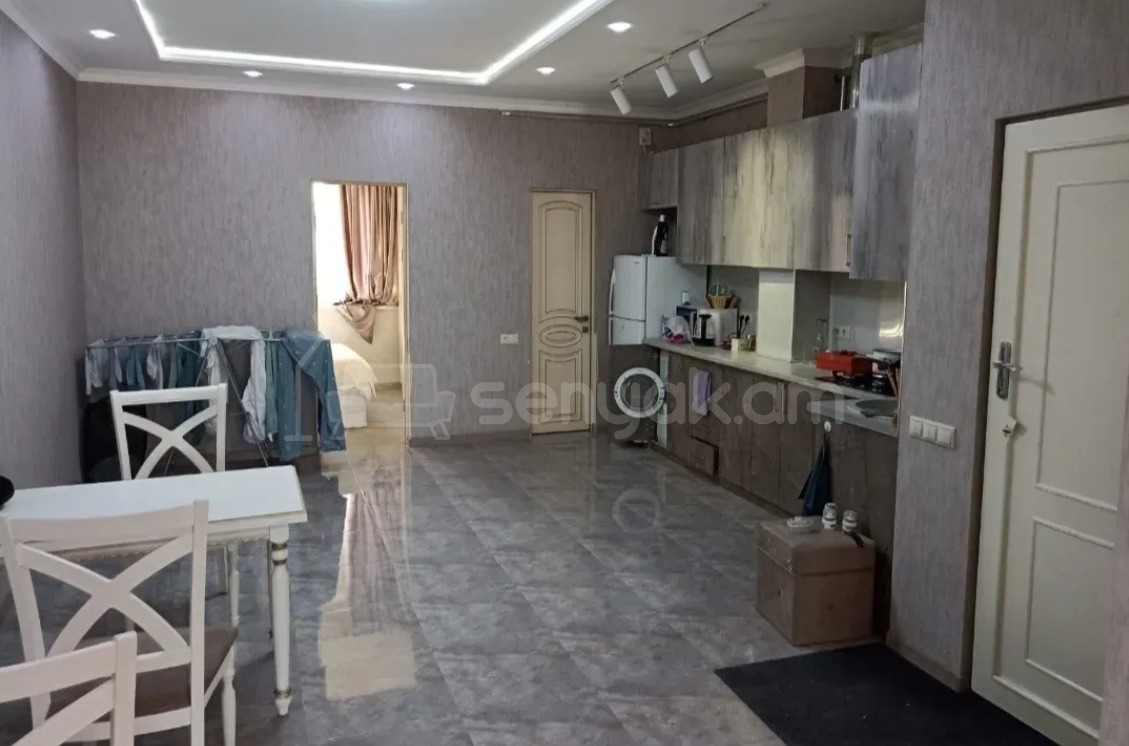 2 Սենյականոց Բնակարան Քարե Շենքում, 50քմ, 5/5 հարկ, Կապիտալ Վերանորոգված