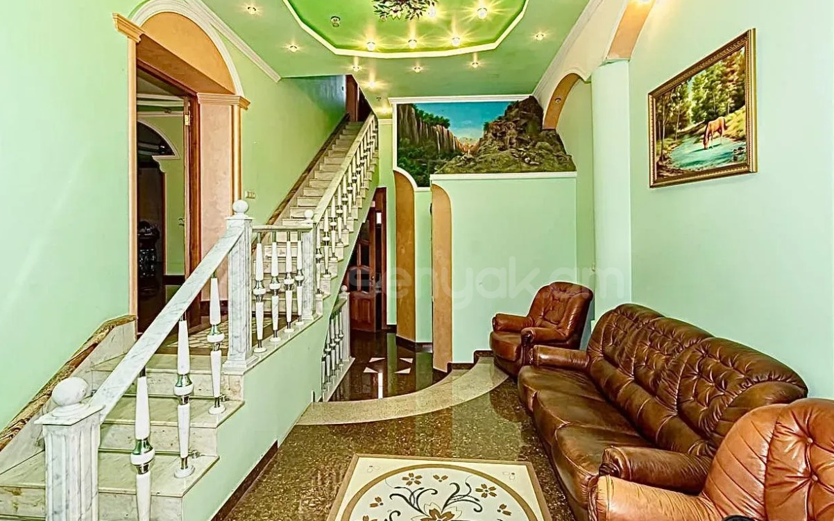 8 Սենյականոց Շքեղ Առանձնատուն, 630քմ