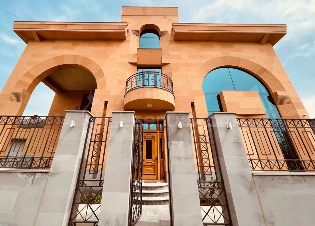 8 Սենյականոց Շքեղ Առանձնատուն, 1250քմ, Լողավազանով, Ավտոտնակով