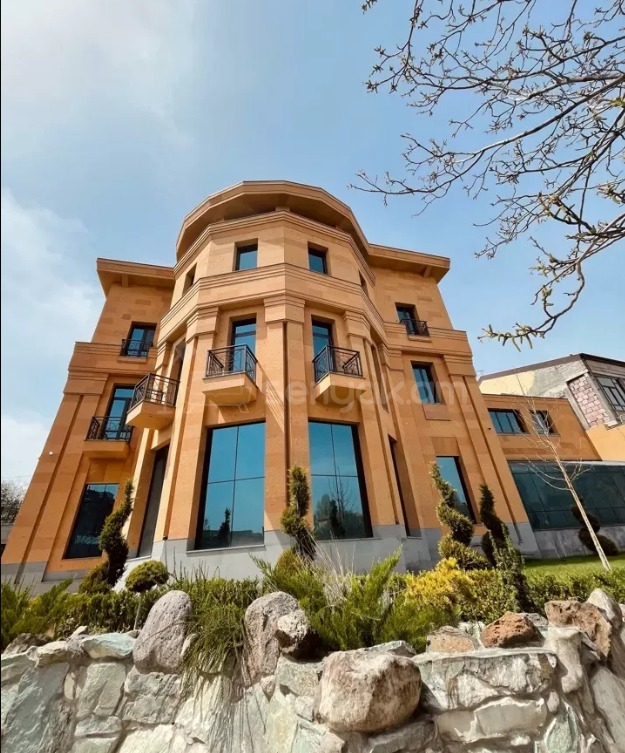 8 Սենյականոց Շքեղ Առանձնատուն, 1250քմ, Լողավազանով, Ավտոտնակով