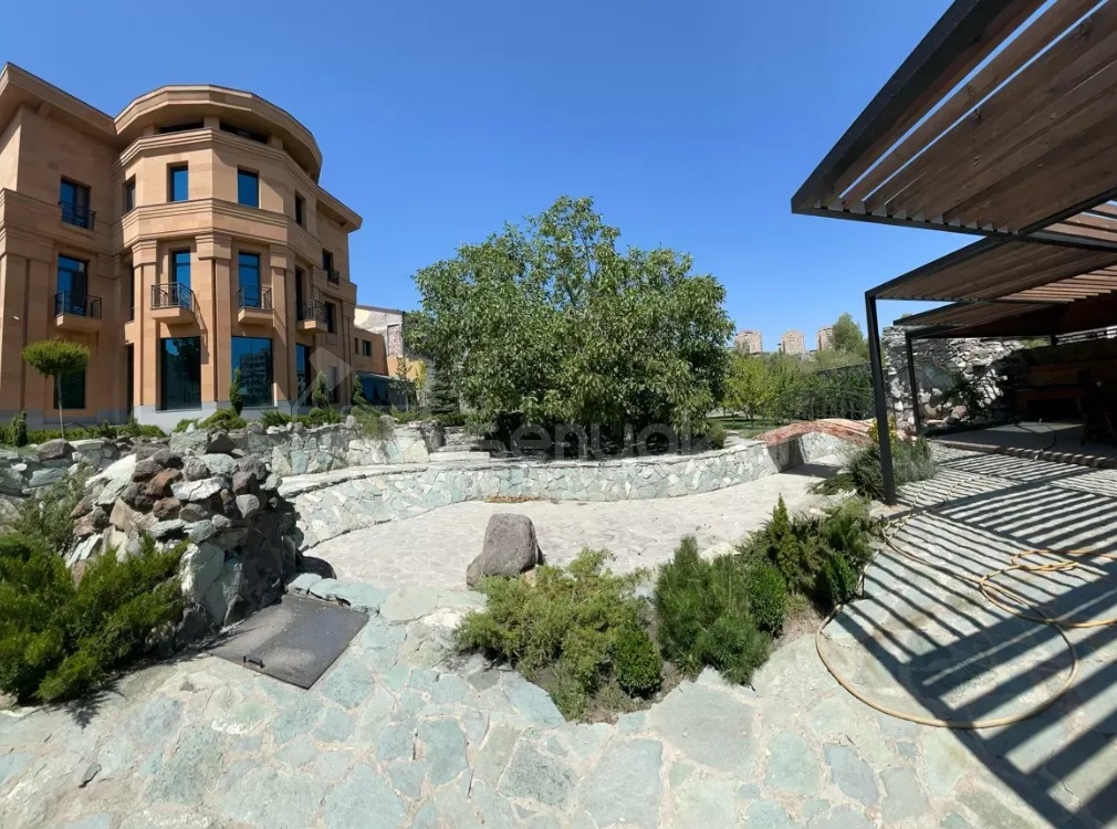 8 Սենյականոց Շքեղ Առանձնատուն, 1250քմ, Լողավազանով, Ավտոտնակով