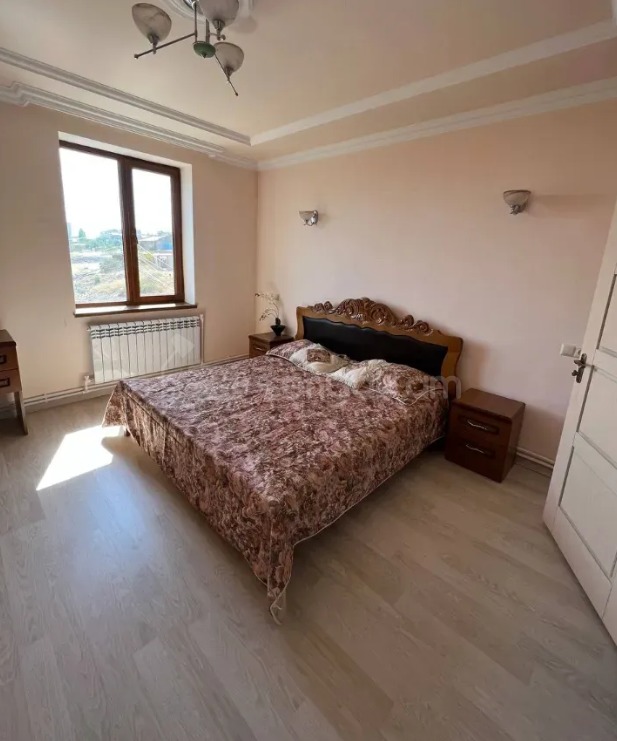 8 Սենյականոց Շքեղ Առանձնատուն, 305քմ