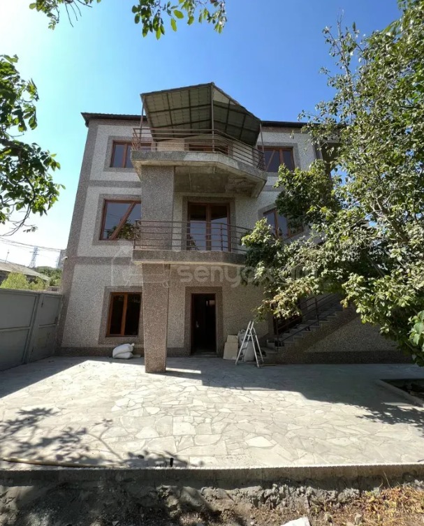8 Սենյականոց Շքեղ Առանձնատուն, 305քմ