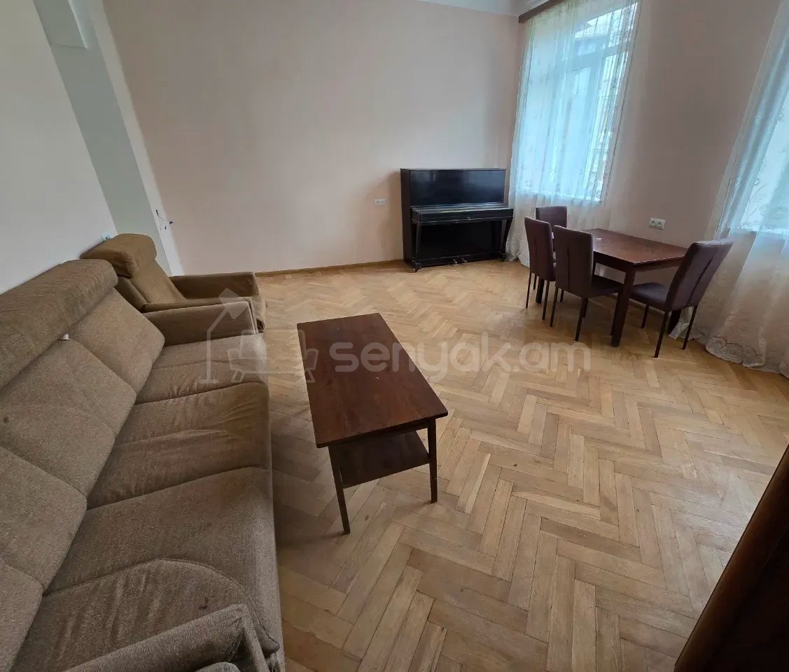 3 Սենյականոց Բնակարան Քարե Շենքում, 100քմ, 4/4 հարկ, Կապիտալ Վերանորոգված, Կահավորված