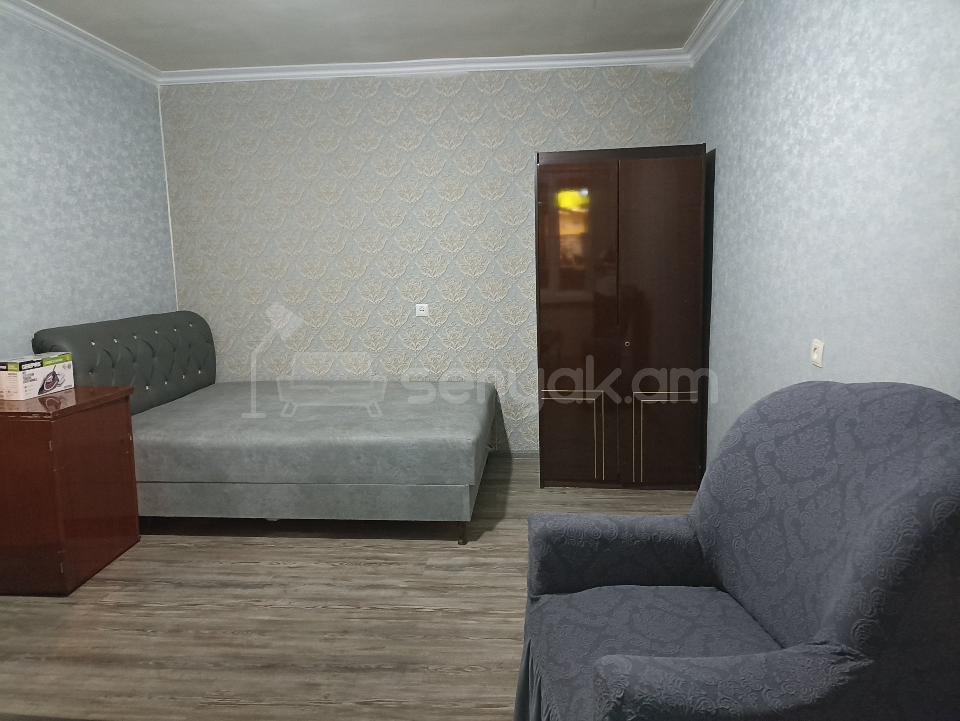 1 Սենյականոց Բնակարան Քարե Շենքում, 28քմ, 2/5 հարկ, Նորմալ Վիճակում