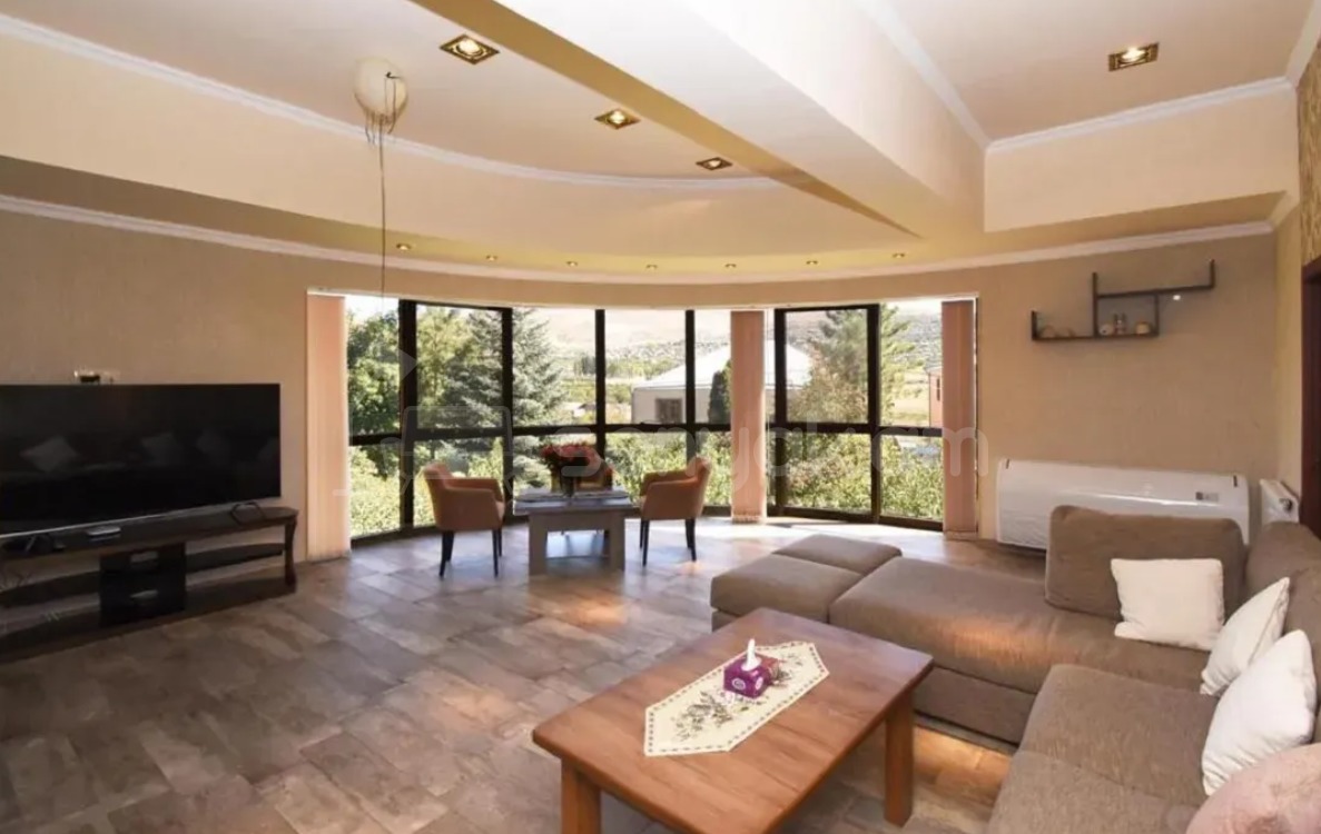 4 Սենյականոց Շքեղ Առանձնատուն, 230քմ, Լողավազանով