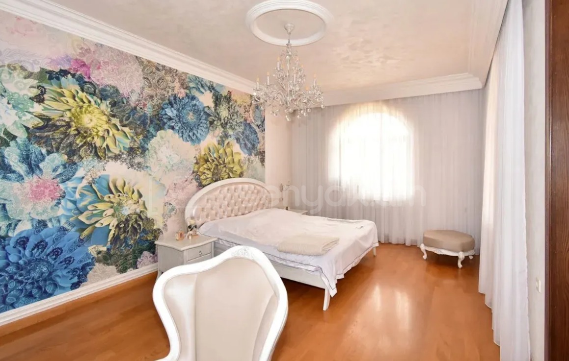 8 Սենյականոց Շքեղ Առանձնատուն, 700քմ, Լողավազանով, Ավտոտնակով