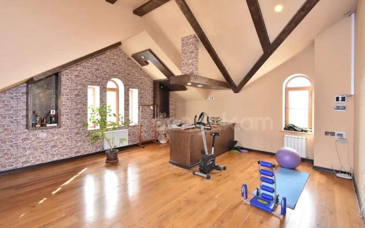 8 Սենյականոց Շքեղ Առանձնատուն, 700քմ, Լողավազանով, Ավտոտնակով