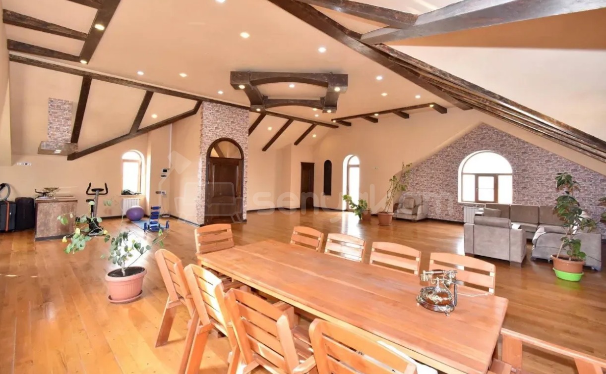 8 Սենյականոց Շքեղ Առանձնատուն, 700քմ, Լողավազանով, Ավտոտնակով