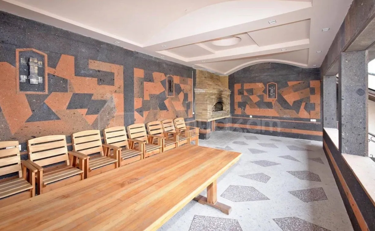 8 Սենյականոց Շքեղ Առանձնատուն, 700քմ, Լողավազանով, Ավտոտնակով