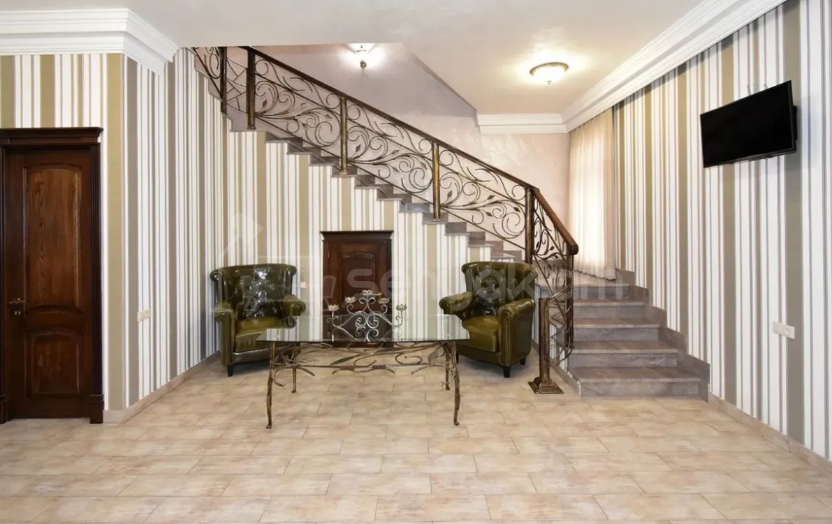 8 Սենյականոց Շքեղ Առանձնատուն, 700քմ, Լողավազանով, Ավտոտնակով