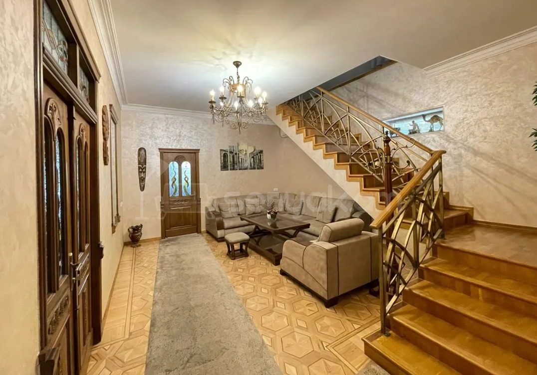 6 Սենյականոց Շքեղ Առանձնատուն, 360քմ