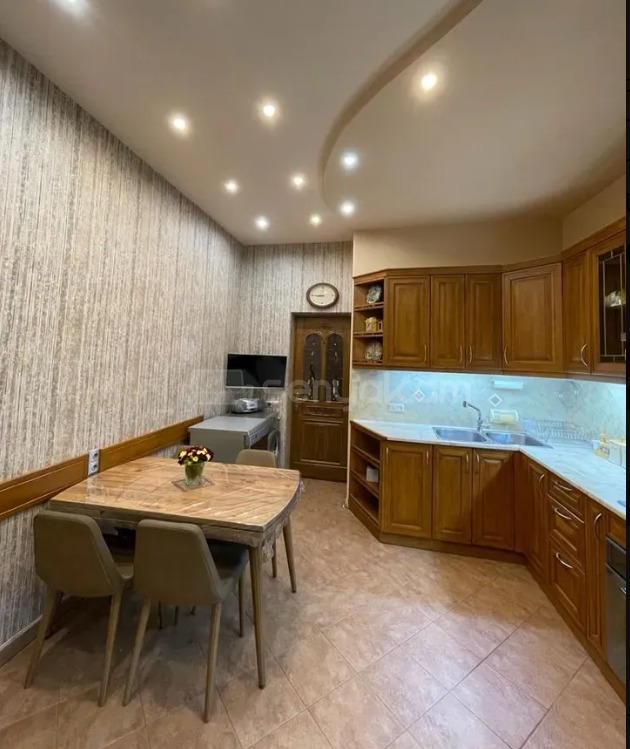 6 Սենյականոց Շքեղ Առանձնատուն, 360քմ