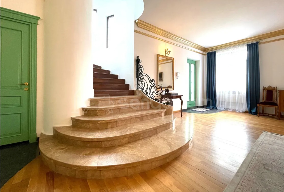 8 Սենյականոց Շքեղ Առանձնատուն, 860քմ