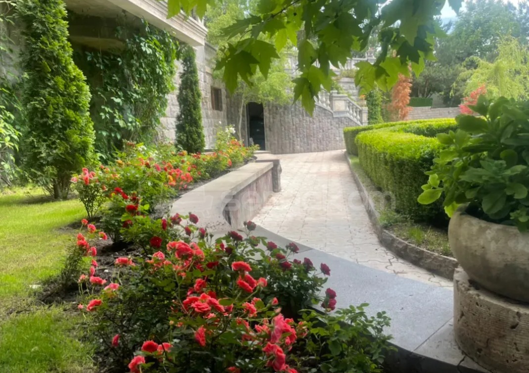 8 Սենյականոց Շքեղ Առանձնատուն, 860քմ