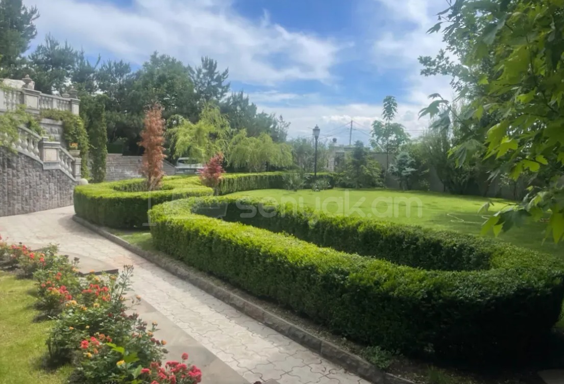 8 Սենյականոց Շքեղ Առանձնատուն, 860քմ