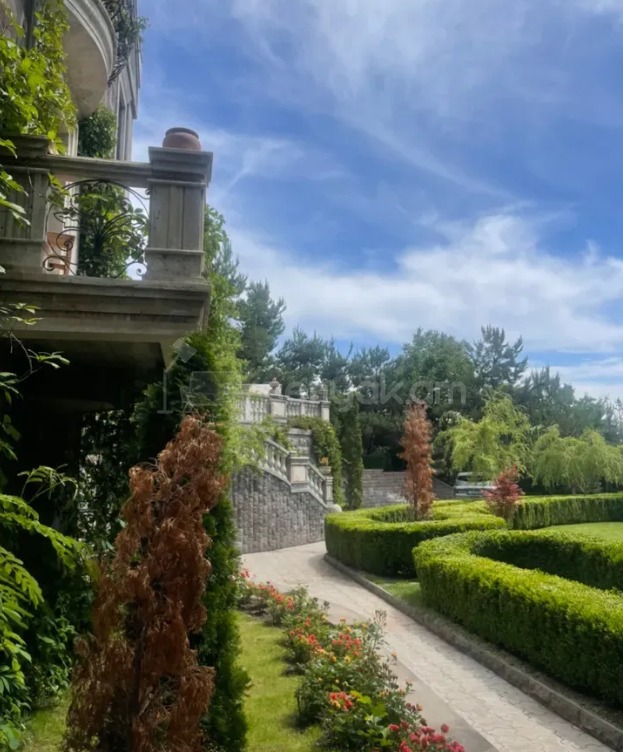 8 Սենյականոց Շքեղ Առանձնատուն, 860քմ