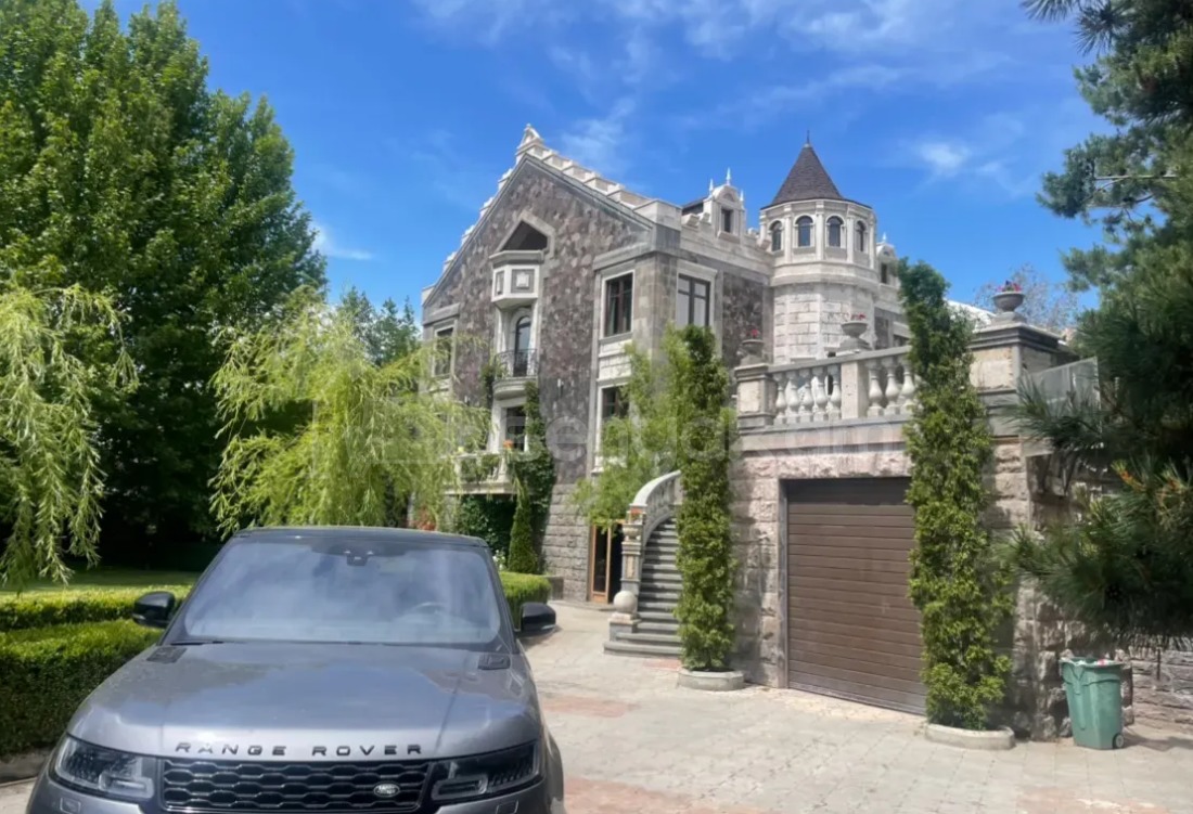 8 Սենյականոց Շքեղ Առանձնատուն, 860քմ