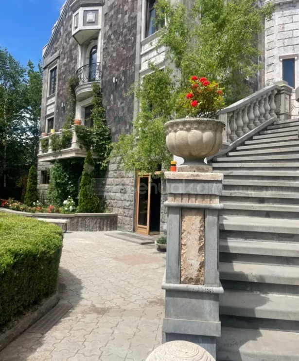 8 Սենյականոց Շքեղ Առանձնատուն, 860քմ