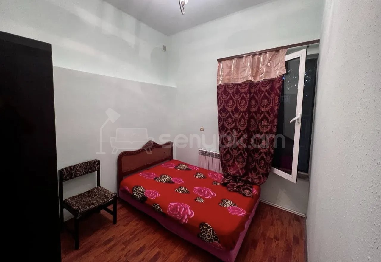 2 Սենյականոց Բնակարան Քարե Շենքում, 48քմ, 1/1 հարկ, Նորմալ Վիճակում, Կահավորված