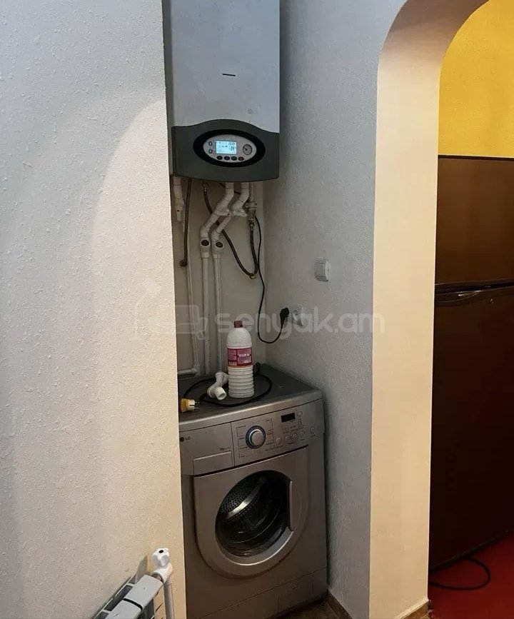 2 Սենյականոց Բնակարան Քարե Շենքում, 48քմ, 1/1 հարկ, Նորմալ Վիճակում, Կահավորված