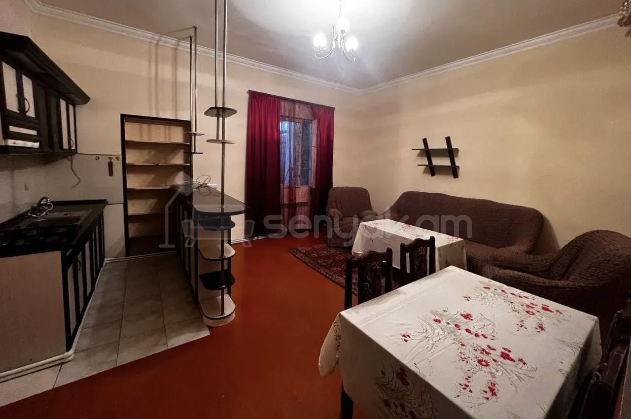 2 Սենյականոց Բնակարան Քարե Շենքում, 48քմ, 1/1 հարկ, Նորմալ Վիճակում, Կահավորված