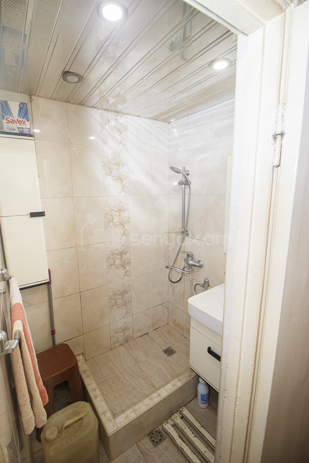 3 Սենյականոց Բնակարան Քարե Շենքում, 75քմ, 1/5 հարկ, Պետական Վիճակում