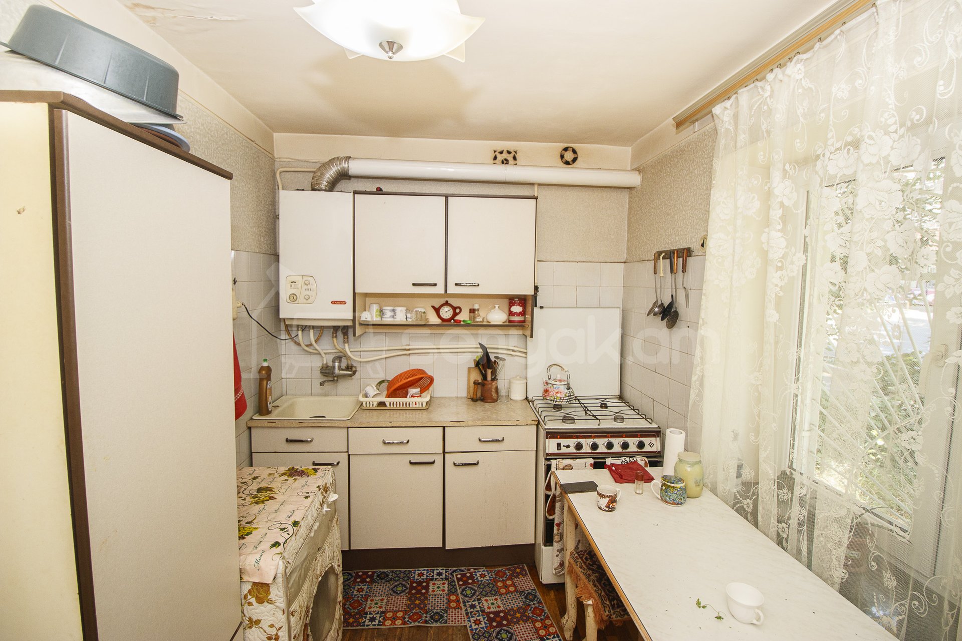 3 Սենյականոց Բնակարան Քարե Շենքում, 75քմ, 1/5 հարկ, Պետական Վիճակում