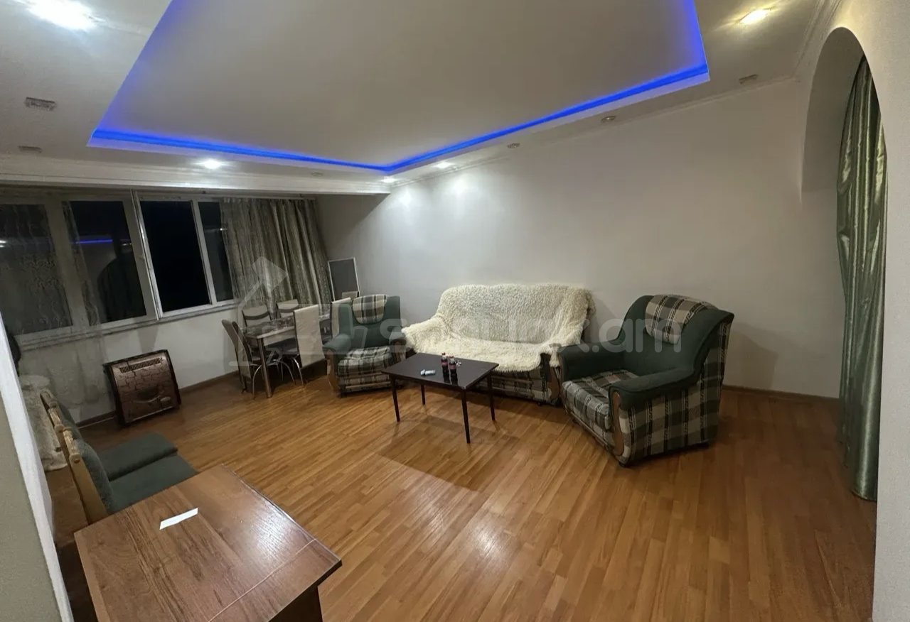 2 Սենյականոց Բնակարան, 40քմ, 3/5 հարկ, Նորմալ Վիճակում, Կահավորված