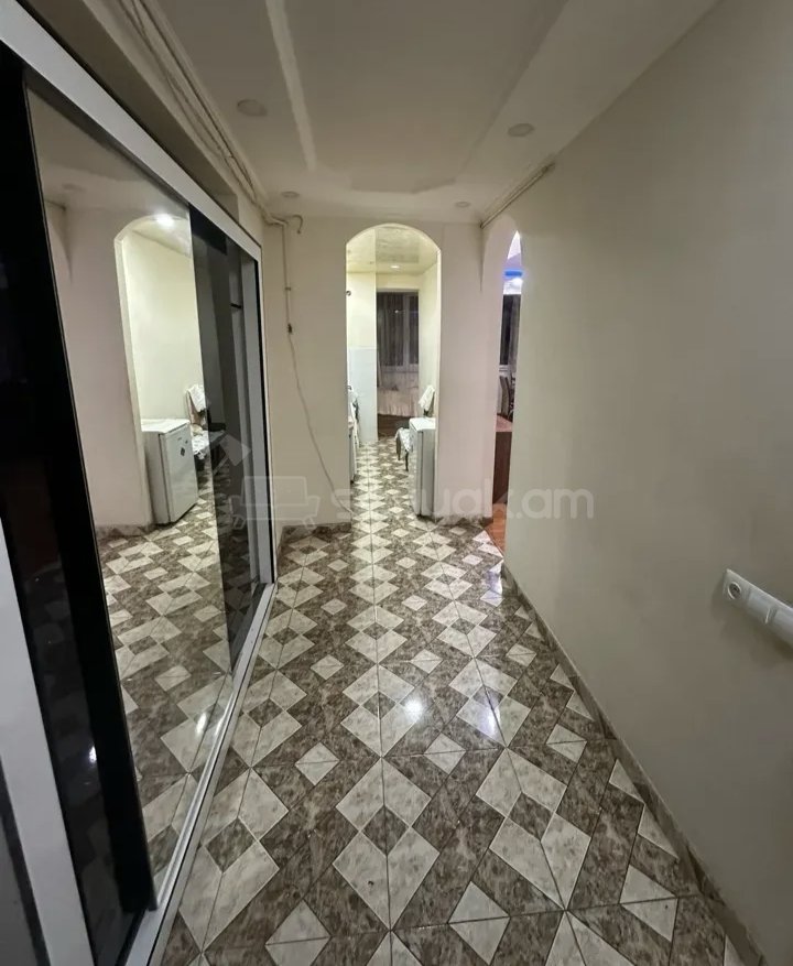 2 Սենյականոց Բնակարան, 40քմ, 3/5 հարկ, Նորմալ Վիճակում, Կահավորված