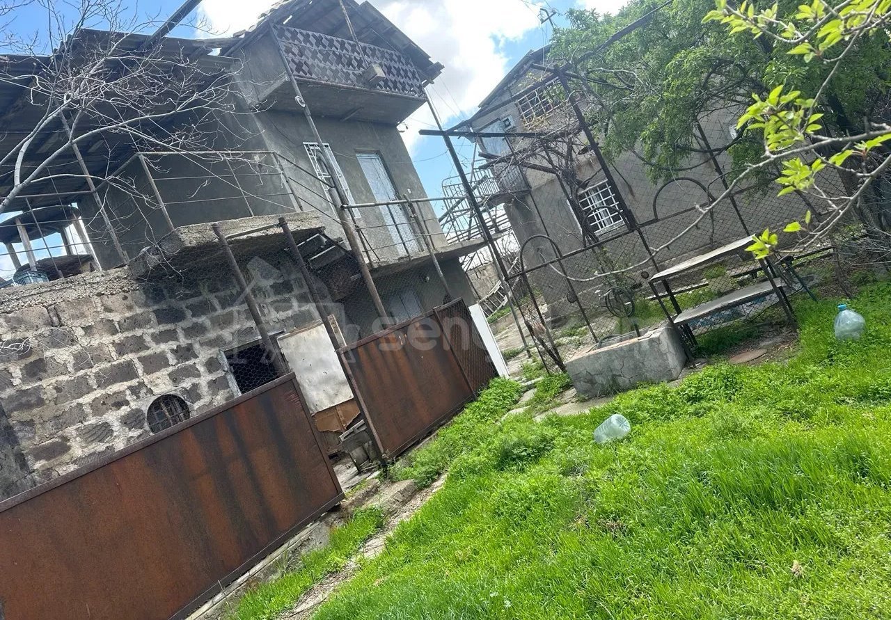 8 Սենյականոց Սեփական Տուն, 200քմ, Նորմալ Վիճակում