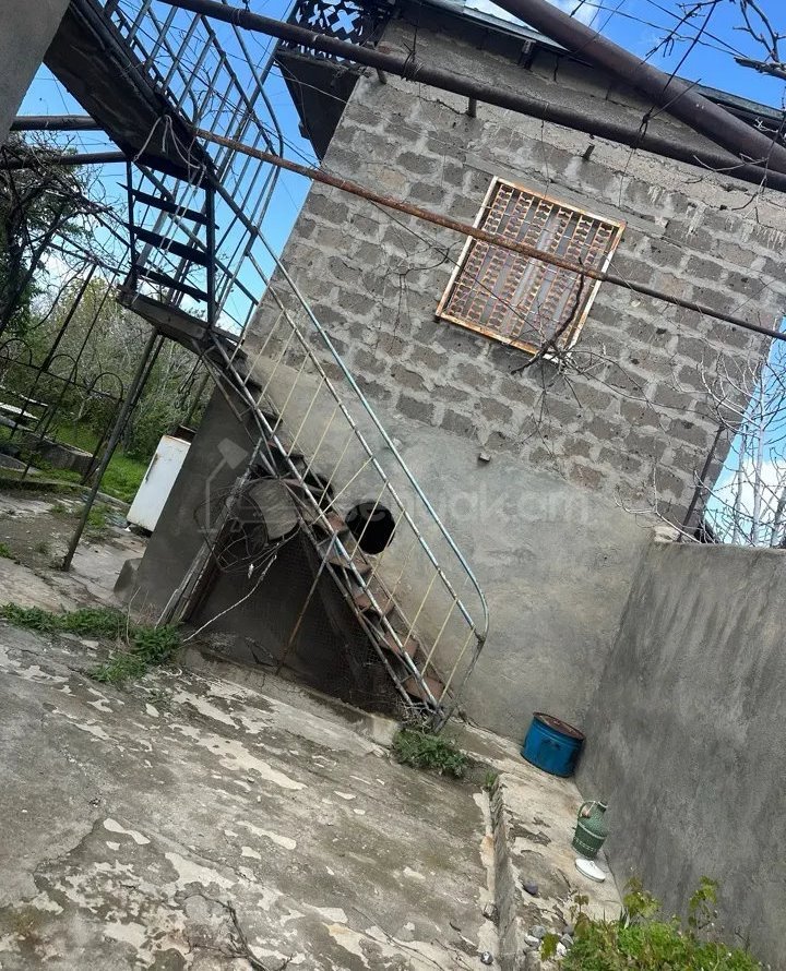 8 Սենյականոց Սեփական Տուն, 200քմ, Նորմալ Վիճակում