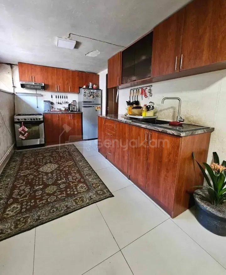 6 Սենյականոց Սեփական Տուն, 170քմ, Կոսմետիկ Վերանորոգված, Ավտոտնակով