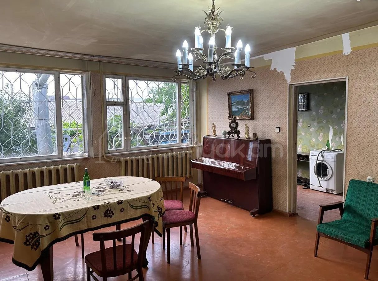 8 Սենյականոց Սեփական Տուն, 138քմ, Նորմալ Վիճակում, Ավտոտնակով