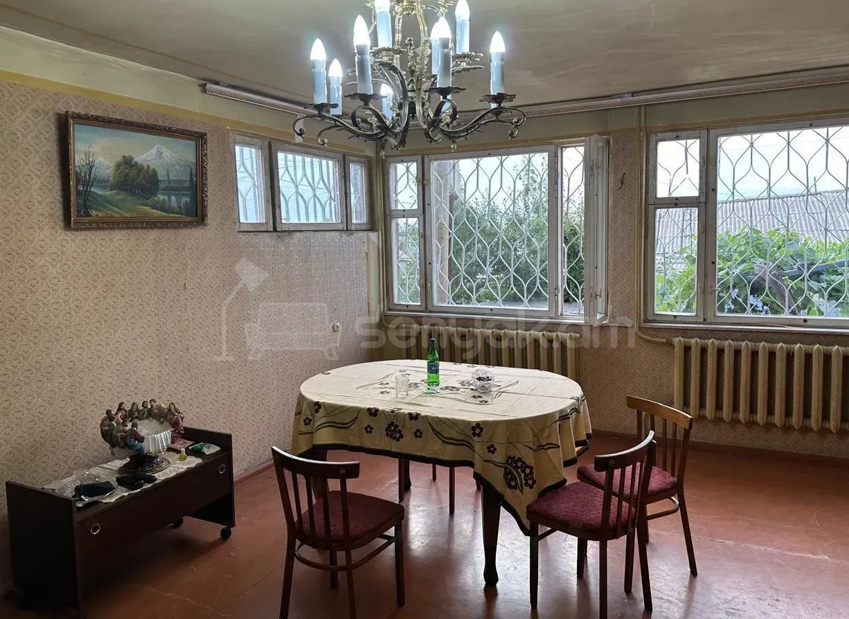 8 Սենյականոց Սեփական Տուն, 138քմ, Նորմալ Վիճակում, Ավտոտնակով