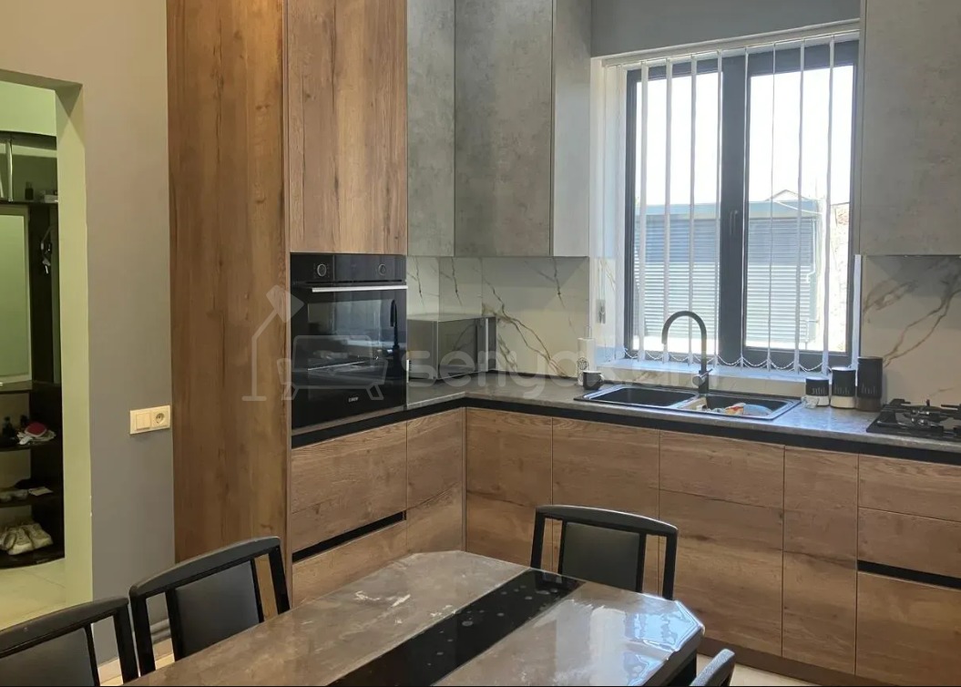 6 Սենյականոց Սեփական Տուն, 192քմ, Կապիտալ Վերանորոգված