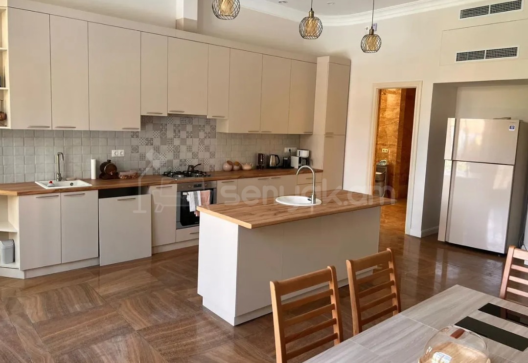 8 Սենյականոց Շքեղ Առանձնատուն, 1600քմ