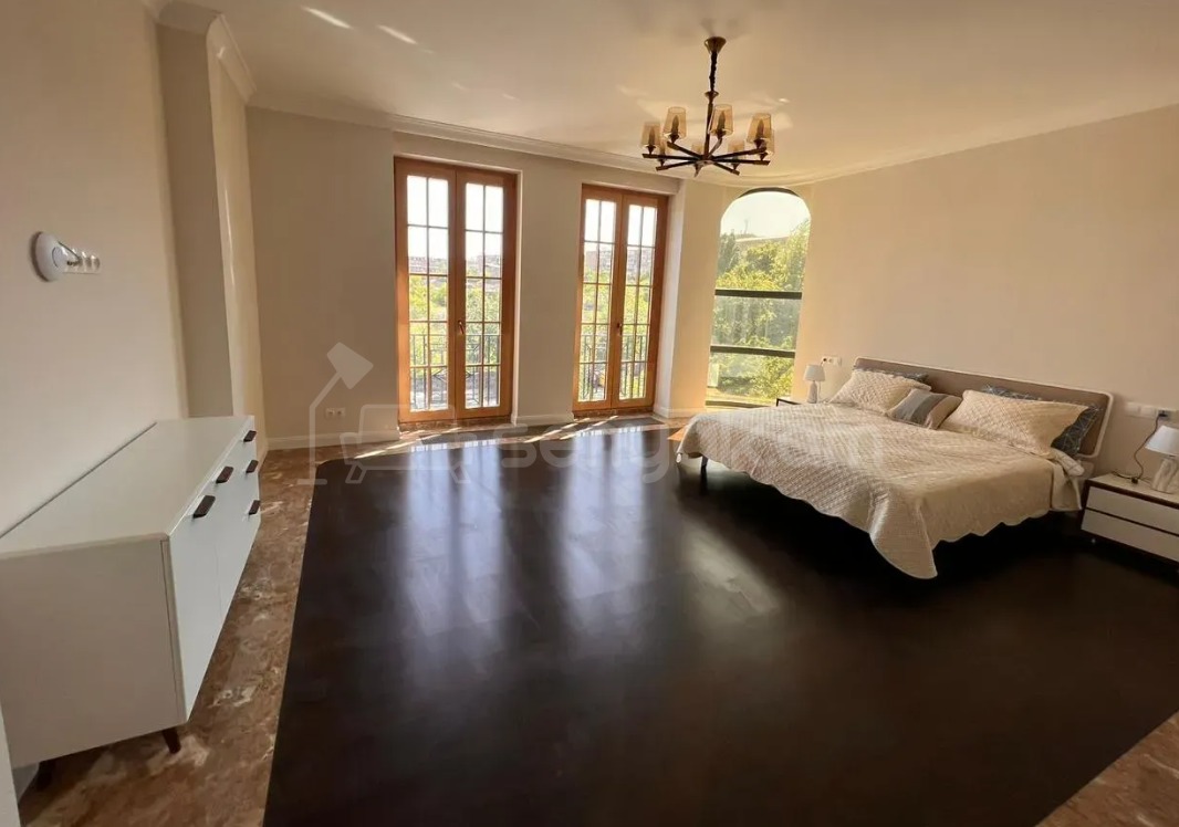 8 Սենյականոց Շքեղ Առանձնատուն, 1600քմ