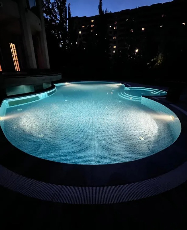 8 Սենյականոց Շքեղ Առանձնատուն, 1600քմ