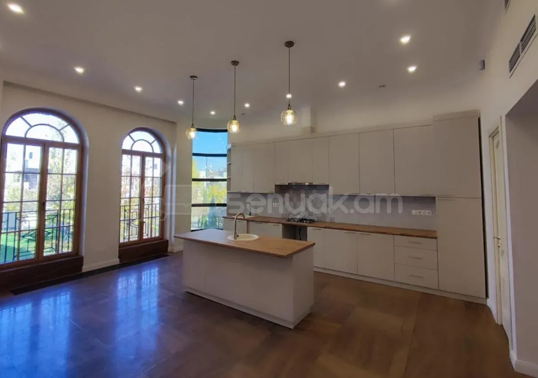 8 Սենյականոց Շքեղ Առանձնատուն, 1600քմ