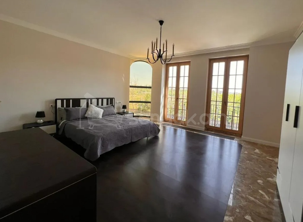 8 Սենյականոց Շքեղ Առանձնատուն, 1600քմ