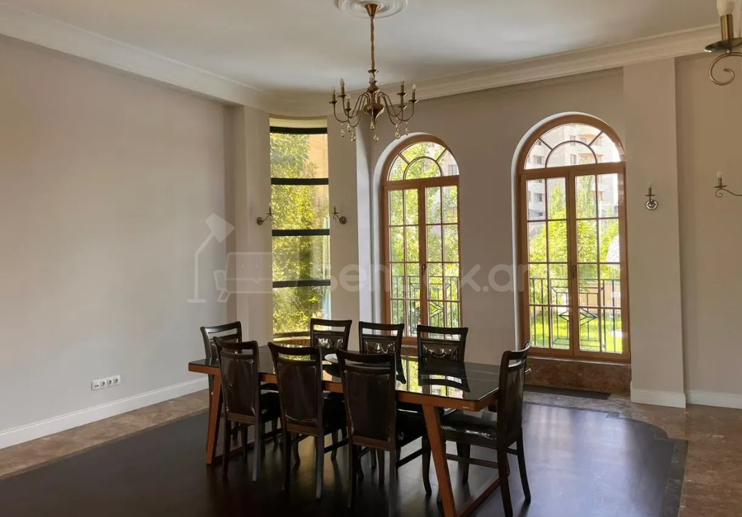 8 Սենյականոց Շքեղ Առանձնատուն, 1600քմ