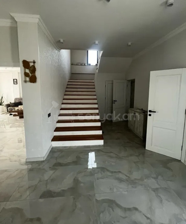 7 Սենյականոց Շքեղ Առանձնատուն, 235քմ