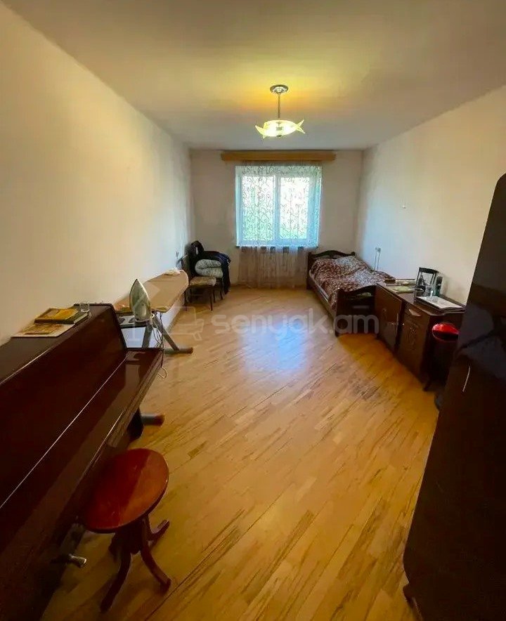 3 Սենյականոց Բնակարան Քարե Շենքում, 77քմ, 4/5 հարկ, Կապիտալ Վերանորոգված