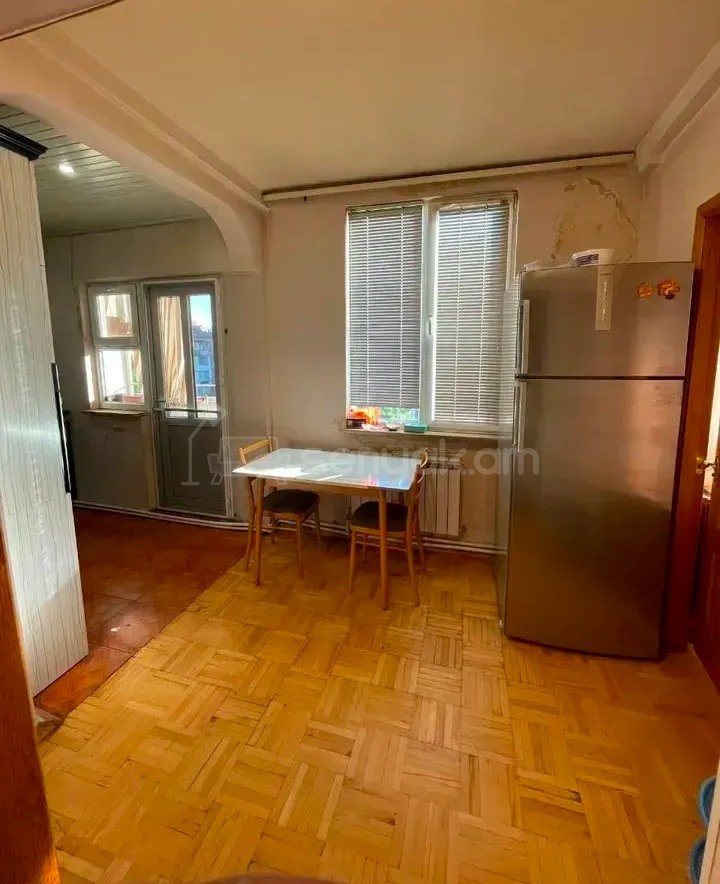 3 Սենյականոց Բնակարան Քարե Շենքում, 77քմ, 4/5 հարկ, Կապիտալ Վերանորոգված