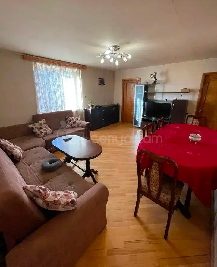 3 Սենյականոց Բնակարան Քարե Շենքում, 77քմ, 4/5 հարկ, Կապիտալ Վերանորոգված