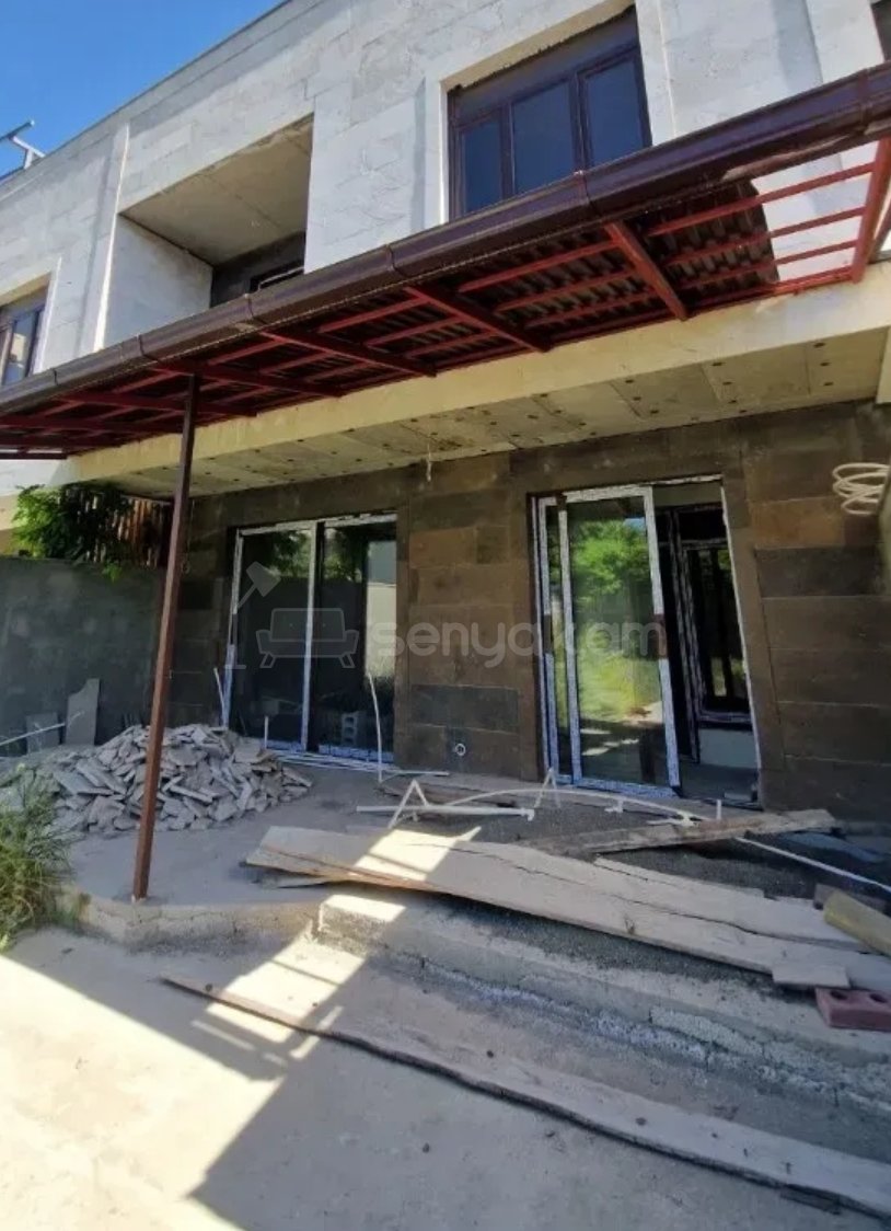 5 Սենյականոց Ամառանոց, 176քմ, Լողավազանով, Ավտոտնակով