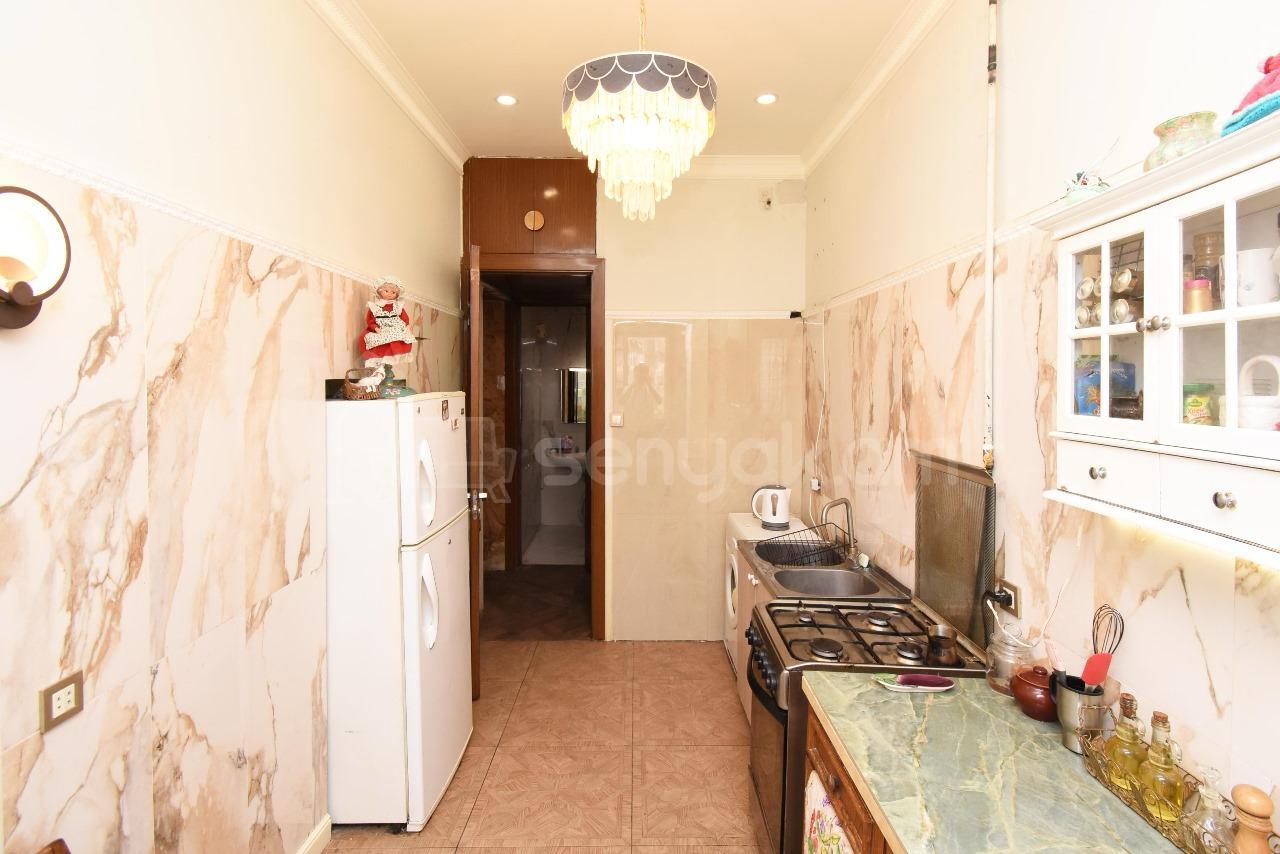 3 Սենյականոց Բնակարան Քարե Շենքում, 89քմ, 4/5 հարկ, Նորմալ Վիճակում