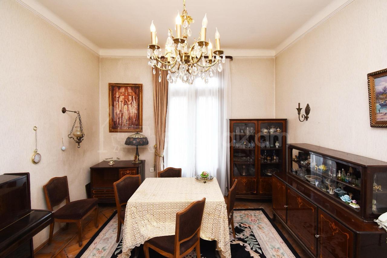 3 Սենյականոց Բնակարան Քարե Շենքում, 89քմ, 4/5 հարկ, Նորմալ Վիճակում