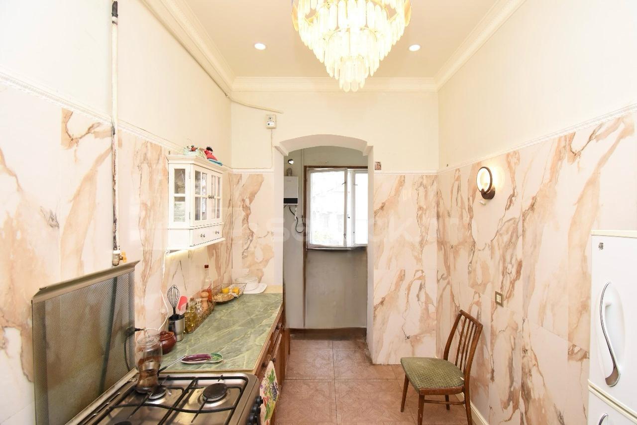 3 Սենյականոց Բնակարան Քարե Շենքում, 89քմ, 4/5 հարկ, Նորմալ Վիճակում